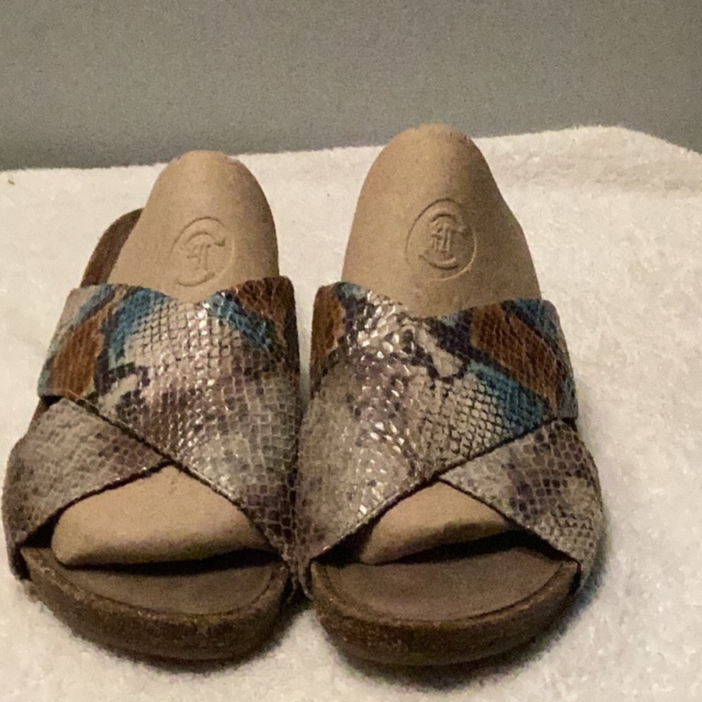 Snakeskin Patterned Slide Sandals - Picture 12 of 14